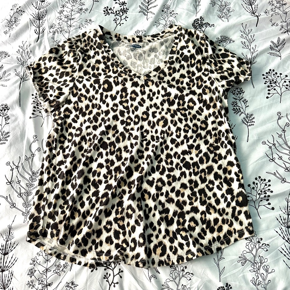 Leopard v-neck shirt